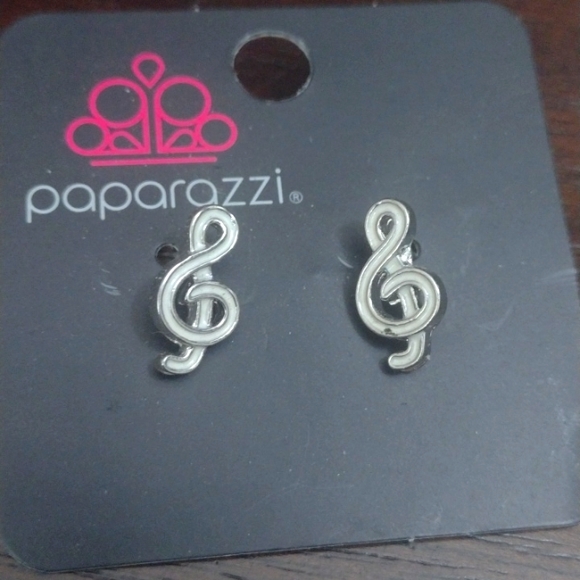Paparazzi Treble Clef Music Note Earrings NWT